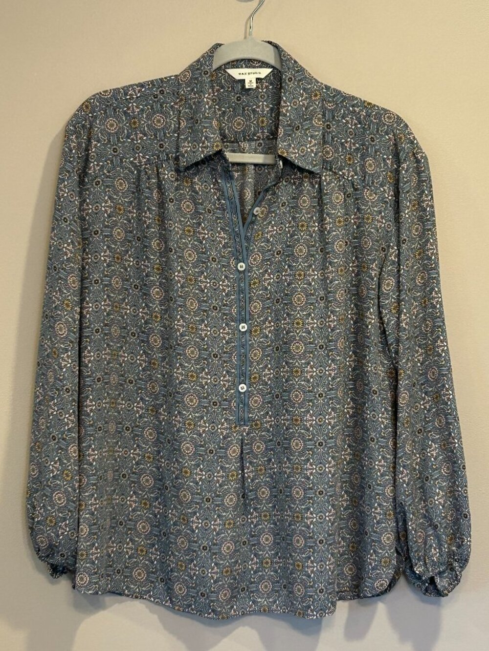Max Studio long-sleeve blouse - Blue Geometric Print Button Half-Placket Top M